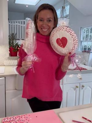 CUTEST PAPER PLATE LOLLIPOP ❤️💕 EASY VALENTINES DAY DIY!! ❤️💕 easy Valentine’s Day DIY!! It is so cute and all you need are some paper plates. I mean, how easy!! You guys will love making these they look adorable and a really sweet way to surprise people with Valentine’s Day treats!!! This is so easy and doable!! You will love making these and seriously - can you believe out of paper plates!! I love sharing easy ideas that every one of you can do!! These ideas are simple with things you have at home-  attainable and real! Love you guys!! #Valentines #ValentinesDIY #EasyDIY #DIY #valentinecrafts #MomHack #MomHacks #MomsofTikTok #LearnOnTikTok 