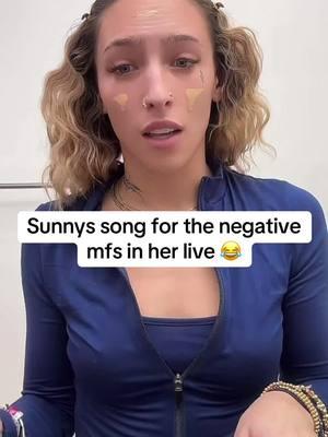 Sunny sings a song for the negative people in her live 😂 the way she was so serious lmfaoaoao #sunnychristinaaa #sunnychristina #sunnyandqt #qtclaps #miamitiktok #trending #fyp #usneverthem #viral 