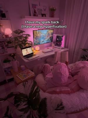 bc getting lost in a fantasy world is better than facing the real world rn 😅  -ib: @mar #cozyliving #cozyreadingnook #cozydesksetup #pinkdesksetup #pinkdesk #deskaesthetic #aestheticroom #cozyroom 