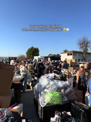 This is at #dreamcenter LA! Yes it’s chaotic but they need help! Find an area to be useful! #losangeles #losangelesfires #pasadena #palisades #palisadesfire #eatonfire 