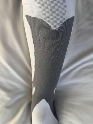 #FallDealsForYou #tiktokshopcybermonday #TikTokShopBlackFriday #fyp #virtaltiktok #trending #socks #unitedstates #compressionsocks #ISUNIE #isunieSocks 