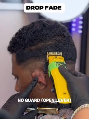 DROPFADE 😲 #stepbystep  This is one of my favorite haircuts to do. Este es uno de mis recortes favoritos! Échale WD40 a tu muñeca vamo a mutilar!  @BaBylissPRO Barber  #dropfade #haircuttutorial #stepbysteptutorial #howto #haircut #cleanfade #barber #barbershop #babylissprobarber #education #style #badbunny #dtmf #trending 