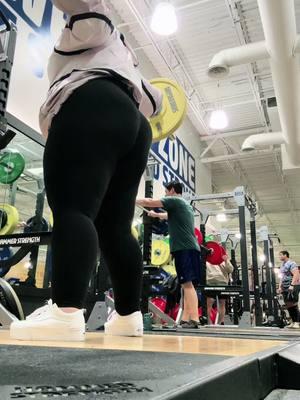 We love a good leg day #buildingthebooty #thiccc #fyp 