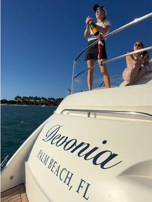 a fun day spent w Devonia Yacht Charters creating content for their socials! 🤭🛥️🌴📸 #gratefulheart #opportunity #OutdoorOffice #floridaliving #foryoupage #yacht #charteryacht #palmbeach #boattour #yachttour #yachtinterior #peanutisland 