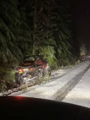 Night snow runs>>>                                     #sastacoma #wheeler #snow #pnw #beatnotbabied #TOYOTA #trucktok #38s #4u 