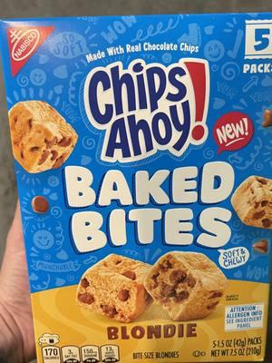 Chips Ahoy! Baked Bites Blondie Review 🍪 🛒Get these at stores that carry the Chips Ahoy! brand now.  (Thanks Chips Ahoy! for the samples✊🏻) #chipsahoy #chipsahoybakedbites #cookiedoughbites #snacks #foodvlog #foodblog #Foodie #teamchubster #blondiebrownie #FoodTok #foodtiktok #food #foodblogger #noms #yum #foodreview 