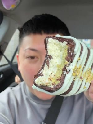 Dubai chocolate ice cream bar😋#baskinrobbins #dubaichocolate #dessert #icecream #viraldubai #reviews #FoodLover #foodtiktok #foodies #fy #fypシ゚viral #fyp #hawaii #oahuhawaii #musttry @BaskinRobbinsUS 