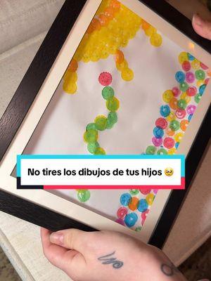 Imagínate la carita de tus hijos cuando vean sus dibujitos en display! 🥹 #toddler #toddlermom #arte #art #kidsart #artedeniños #mamadetiktok #mamadedos #mamasdetiktok #productosparamama #artesymanualidades #kidscrafts #motherhood 