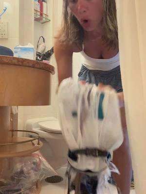 scrubba in action  #sas #studyabroad #semesteratsea #Vlog  #ainsleyczarnecki #ainsley 