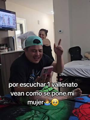 por solo un vallenato vean como se pone mi esposa 🤷‍♂️😡 #viral #parejas #toxicas #problemas #pa 