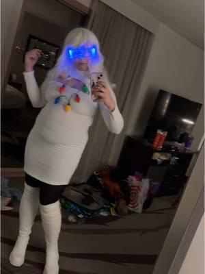 Eve for the convention rave tonight 🌌 #wallecosplay#evewalle#evecosplay#walle#ravecosplay#alysacosplays#alysaseve#animelosangeles#animela 