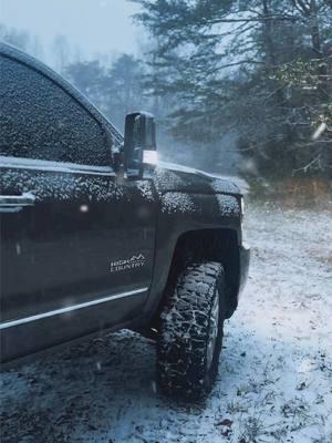 🥶 #truck #silverado #2500HD #grimes66 #chevrolet #lml #l5p #lifted #duramax #bubbatruck #bubbatruck🌾 #trucksoftiktok #liftedtrucks #pavementprincess #diesel #dirtymax #trucktok #leveled #foryou #foryoupage #fyp 