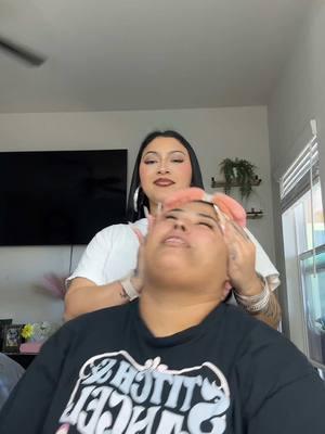 Maquillando a mi hermana @Glenda Roxana 🐍  #maquillajemakeup💄 #tutorial #tiktok #tiktok #viral #viral #lashes #coqueta 