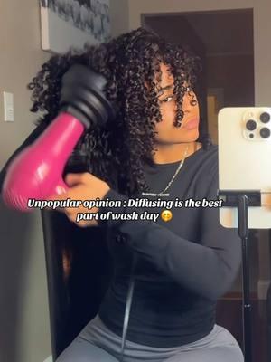 Ik y’all love to tussle but the diffusing part has been my favorite step on wash day lately!😬 #3b3ccurls #curlyhair #fyp #naturalhair 