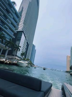 Boat Days #miami #miamilifestyle #miamidolphins #miamilife #miamiboat #boatdays #boatlife 