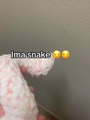 Ima snake 😏😛 #fyp #foryou #foryoupage #snakecrochet #foryoupage❤️❤️ #crochetmarket #crochettok #crocheting #foryouu 