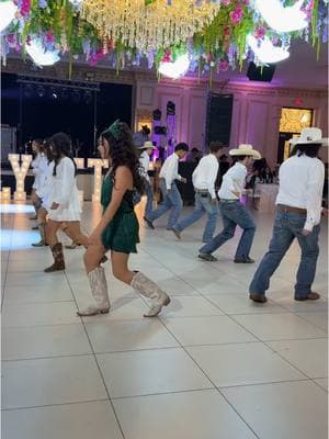 This is how you start your XV surprise dance! 👏🏻 #quinceañera #quinceinspo #quincedance #quinceentrance #quinceañeradance 