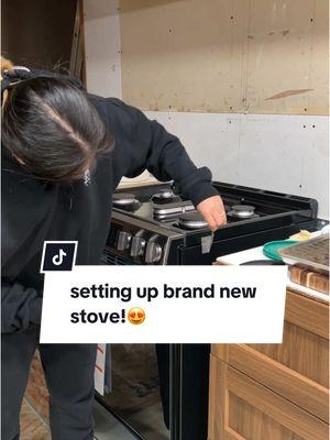 My old stove came with the house and it works JUST FINE but i want a b.new one! B.new kitchen meaning b.new everything!!😍 I was very specific about the ones w/o that backing on the top of the grill so i’ll have more space for pots and pans and I want to see more of my pretty backsplash. I mean not atm but nxt month my backsplash tiles will arrive.. for now, lets hope i wont burn that dry wall😆 #kitchenappliances #newstove #homeimprovements 