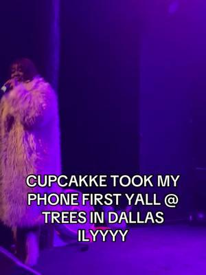 @CupcakKe gave SO MUCH eye contact made me question my sexuality #cupcakke #cupcakkremix #dallas #concert #cupcakkeforpresident #cupcakkeremixes 