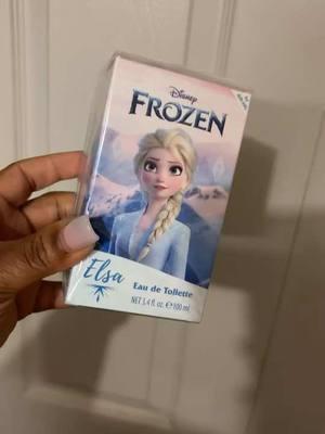 My baby loves her perfumes 🫶🏽🥰 #poeticjayee #edyngrace #disneyprincess #disneyprincesses #perfume #perfumetiktok #daughters #littlegirls #frozen #elsa 