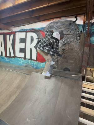 After learning Halfcab Blunt to Rock on the mini quarter I definitely had to try it on the bigger one too 🤟🏿😝 #leandrehayes #explorepage #fyp #kentuckyskateboarding #seemyset #kentuckyskateparks #tysskatepark #newtrickalert #halfcabblunttorocktofakie #osirisshoes