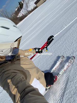 #midwestskiing at it’s finest ! ❄️🎿 #skigrwm #skiwisconsin #wisconsinskiing #wilmot #snowday #skitrip plus a quick day trip from chicago 🏙️