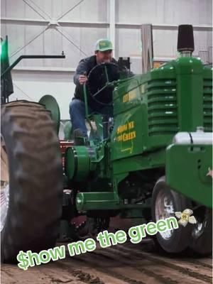 $how me the green John Deere G! Here is all the hooks of it from Lebanon Missouri! #fyp #tractors #tractorpulling #tractorlife #letsgrowpulling #horsepower #antiquetractors #tractortok #johndeeretractor #johndeerepower #johndeerearmy #johndeere #showmethegreen #allthecubicinches #compression @LugnDeere 