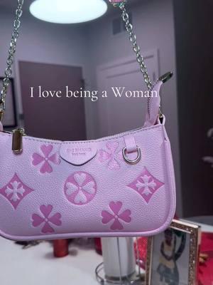 #creatorsearchinsights I love being a woman #pourt #musthavebags  #pinkaesthetic #pinklovers #pinkloverscommunity #ticktockmademebuyit 