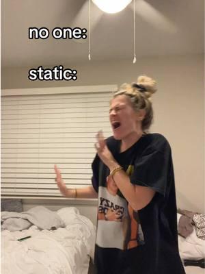 MY BIGGEST PET PEEVE😭⚡️ #fyp #teamwork #clothes #static #niall #harry #narry #winter #staticcling #staticspray #staticy #dryersheets #clothes #tshirt #onedirection 