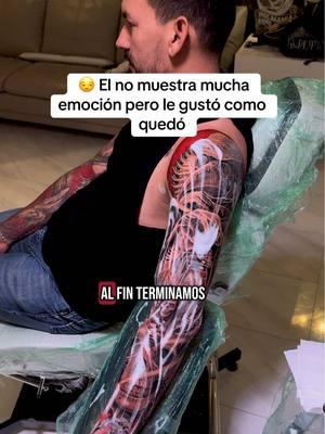 😉Hay que saber lidiar con los clientes #emotion #he #like #tattoo #dont #pain #sleevetattoo #blackandgreytattoo #viraltiktok #tiktoktattoo #skulltattoo #newproject #mbtattoostudio #by #masterbarbatattoo #coralspringsflorida #florida #miami 