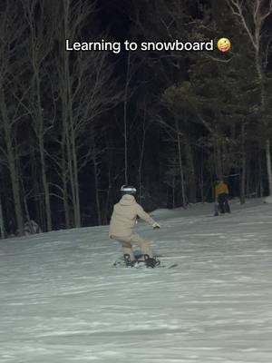 Slowly getting there :)  #snowboarding #snowboardtok #snowboardinggirl #learningtosnowboard #newhampshire #snowboardgirl 