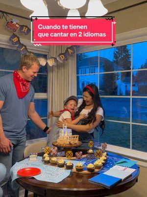 Replying to @seventh.moon8 soplamos las velitas unas 10 veces 😂🎂🥰 #cumplenumero3 #felizcumpleaños #maribelylandon #trainlovers #latinaygringo #birthdayboy #thirdbirthdayparty 