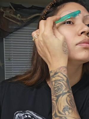 Full make up ✨️  I lost my eyelash in my hair 😆 #makeup #maquillaje #GRWM #alistateconmigo #eyelashes #pestañas #falsies #postisas #eyebrows #tatted #cejas #tattoo #noeyebrows #microbladingbrows 