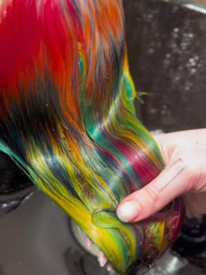 🤭🤭🤭 . . . . . . . . . . #orlandohair #orlandovivids #wigcoloring #vividhair #althair #raccoonstripes 