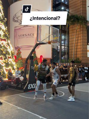 ¿La caída fue por mala intención o no de dio cuenta? #nosvemosenlacancha  #Caracas #Venezuela #3x3Basketball  #Baloncesto3x3 #Basket #SoloBasket #FIBA3x3  #Torneo #3x3 #FIBA #tournament #fromthestreetstotheolympics