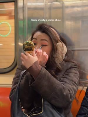 eyeliner on the subway...🚇   an olympic sport? #socialanxiety #getreadywithme #eyelinertutorial #subway #nycsubway #runninglate #lifeinnyc #nycblogger #nycinfluencer #funnytok #relatabletok #girlies #grwmmakeup #wingedliner  #onthego #newyorkcity #newyorkers #explorewithdasom 