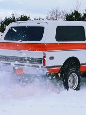 Had to get @Riley k5 out to play in the snow! #Chevy #k5 #blazer #oldschool #fyp #trendtok #frameoffresto #foryoupage #foryou #trucktok #trending #truck #chasep_customs #weldwheels #intercotires #LsSwap 