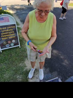 Seniors getting spooned at The Sandwich County Fair  #spooned #getspooned #spoonman #spoonplaying #musicalspoons #folk #jugband @The Youth Fair @Minnesota State Fair @NC State Fair @North Carolina Folk Festival 