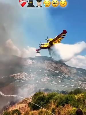 Que Dios bendiga a todos esos héroes que están haciendo un gran labor en equipo🥷👨🏻‍✈️🚁🛩️💪🙏🏻💔🥺😔#californiawildfires #firefighterHeroes #hopeAmidflames