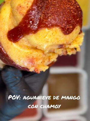 Fresca, picosita y 100% antojo 💛 ¡La aguanieve de mango con chamoy que tu día necesita!🍋🥭 #Mangoloco #ChamoyCravings #saboresqueenamoran #food #foodtiktok #antojos #snack #supportsmallbusiness #dallas #fresasconcrema 