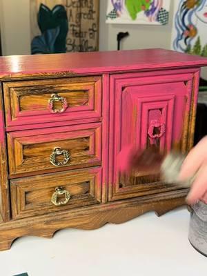 #HandPaintedFurniture #DixieBellePaint #paintedfurniture #easydiy #thriftflip #diyvideos #diytutorial #easymakeover 