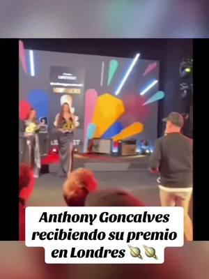 Anthony Goncalves recibiendo su premio en Londres #anthonygoncalves52 #anthonygoncalves #layme1h #hilarylayme❤🐝 #abejitas #galacticas #laythonys #bolivia🇧🇴 #españa #tiktoklive #tiktokusa 