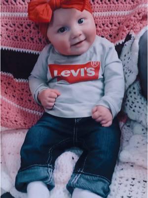 Baby’s got her blue jeans on❤️ 👖#fyp #babytok #babygirl #momtok #beautifulbaby #levi #bluejeans #babysgotherbluejeanson #loveit #heavenhelpusbabysgotherbluejeanson 