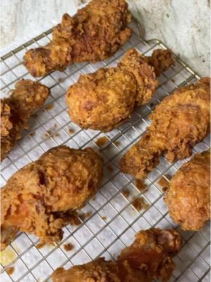 Crispy fried chicken 🍗  I usually don’t eat dark meat but these were so crispy and juicy 🥰 #Foodie #foodies #chicken #friedchicken #yummy #drums #drumsticks #chickenlegs #Recipe #friedchickenrecipe #fy #fyp #fypシ #fypシ゚viral 