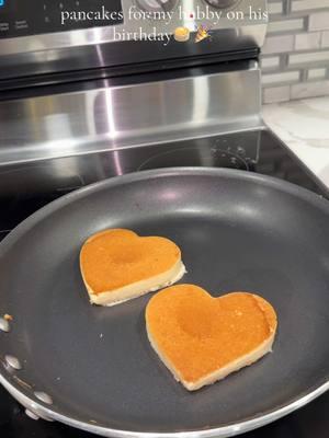 Decorating and making breakfast for my hubby on his birthday 🎉 #fyp #paratipage #parati #perfectpancakes #heartpancakes #birthdaybreakfast #decorating #healinghisinnerchild #haciendodesayuno 