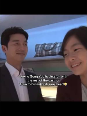 watching this makes the ending less painful☹️ #traintobusan #gongyoo #gongyoo공유 #공유 #kdrama #kmovie #youtube #tubi 