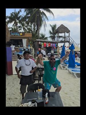 No cerveza were harmed in this video. #cerveza #balancing #mexicantiktok #dancingumpire #islamujeres #sheismyrockchallenge #tray 