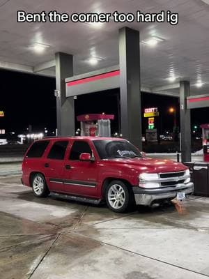 Aftermath of playin in the snow. Front lower valence is now sitting in the back seat @Get Dumped #foryou #foryoupage #fyp #chevy #slammed #lowered #static #tahoe #loweredtahoe #roundeyechevy #dumpedfr 