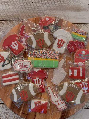 My first attempt at royal icing cookies (a few weeks ago cheering on IU!)  Thanks to @Victoria-Sugar Street Cookies for the 10/10 dough/icing recipe + design inspo! Attempts 2 & 3 coming this week!  — #royalicingcookies #royalicingforbeginners #royalicing #sugarcookies #sugarcookiedecorating #customsugarcookies #cookier 