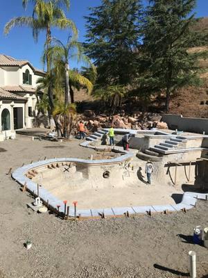 #julioperezconcrete #concrete #concretelife #concretework #concretegarage #concretefinisher #concretestairs #cemento #cementeros #concretepumping #broomfinish #sandfinish #concreteboys #concretecurbing #cantilever #poolcopping 